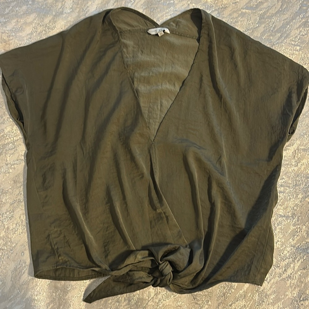 Lucky Brand low-v top
